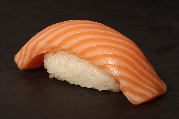 Nigiri z lososiem