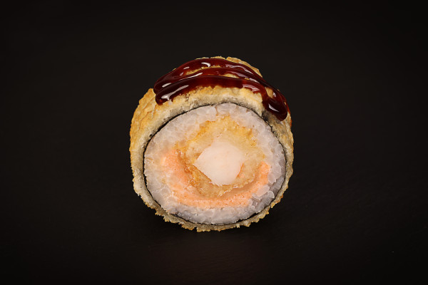 Futomaki tempura krewetki z łososiem